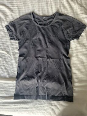 lululemon athletica Short Sleeve Tee in Charcoal Gray